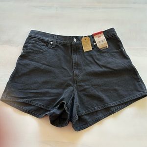 NWT Levi's Womens High Waisted Mom Jean Shorts Size 16W Denim
